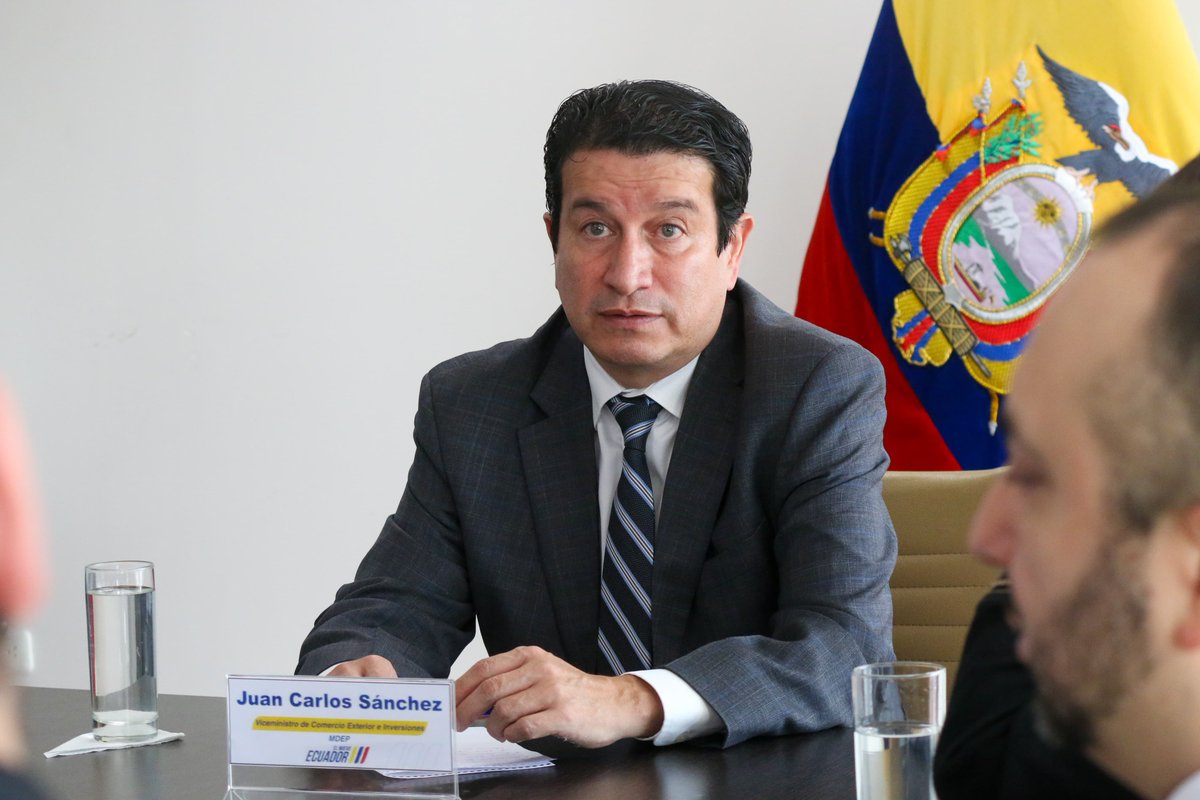 Produccion_Ecu's tweet photo. Ecuador y Corea conectan oportunidades🇪🇨🇰🇷

El viceministro de Comercio Exterior e Inversiones, Juan Carlos Sánchez, dialogó con la Cámara de Comercio Ecuatoriana Coreana sobre acciones que permitan acercar a las empresas nacionales a las oportunidades que generará el SECA. https://t.co/hBsTuVQb31