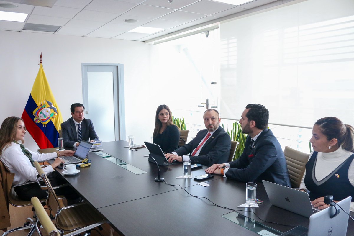 Produccion_Ecu's tweet photo. La coordinación entre el sector público y privado apunta a fortalecer el conocimiento del mercado coreano y generar conexiones comerciales que faciliten una mayor presencia de productos ecuatorianos en este destino. https://t.co/WT9XFxZ9ez