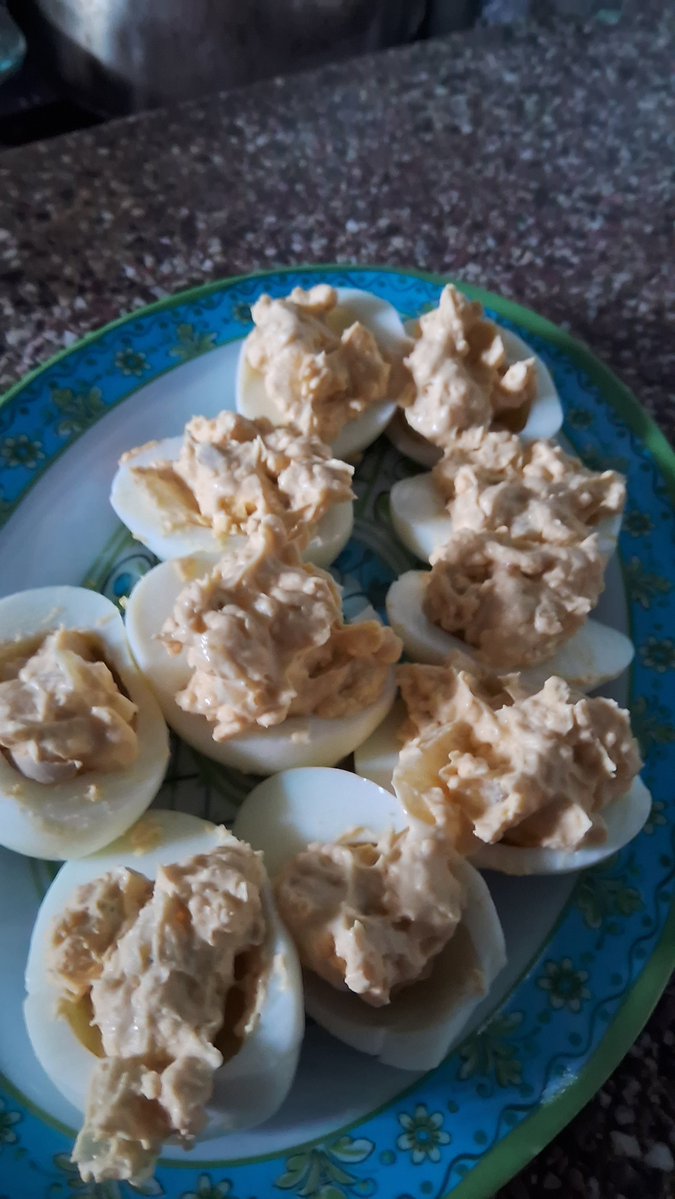 magadearg's tweet photo. Ya es fin de año? Hice huevos rellenos... https://t.co/qUWSzB3YMe