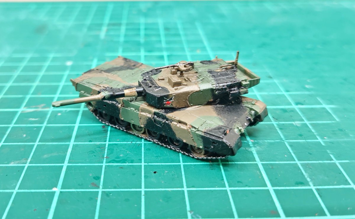 double_lead_'s tweet photo. 本日導入
 #ピットロード より
陸上自衛隊 90式戦車
評価支援隊戦車中隊

FTCなどで対抗部隊として使用される部隊訓練評価隊仕様の90式戦車
通常の90式戦車とは違い、黒色を含めた三色迷彩になっています
2019年頃に74式戦車から90式戦車に装備転換されました

 #144スケモ https://t.co/X90z2HyVSL