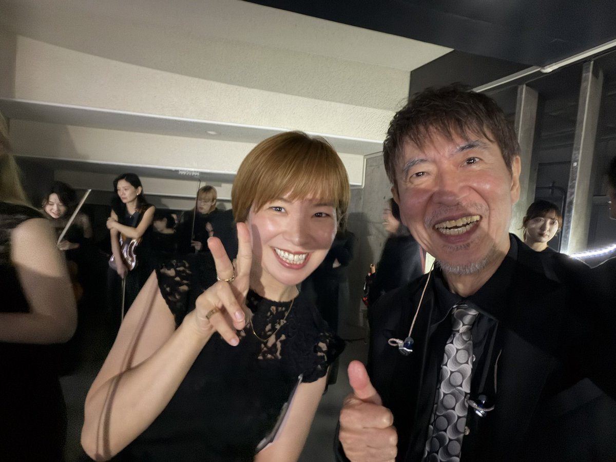 makorin317's tweet photo. 水樹奈々
LIVE GRACE OPUS Ⅳ
＠代々木競技場第一体育館

チェリーボーイズ（水樹奈々バンド）、オーケストラ、コーラス隊…総勢120名がステージに上がったみたいです。
テンポは200BPM越え多数、平均180BPMか？
2日間完走しました！
写真は一緒に撮れた人だけですが…
みなさまおつかれさまでした。

松永俊弥(ds)
渡辺格(g)
北島健二(g)
福長雅夫(per)
則竹裕之(ds) 
佐藤雄大(key)
小寺里奈(vn)