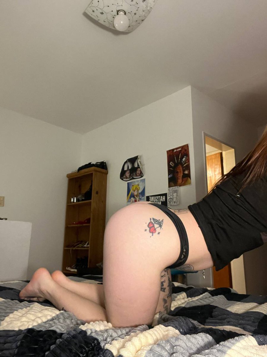 chloe_winter90's tweet photo. You like what you see? 😙😝 https://t.co/6DhlOQmiNw