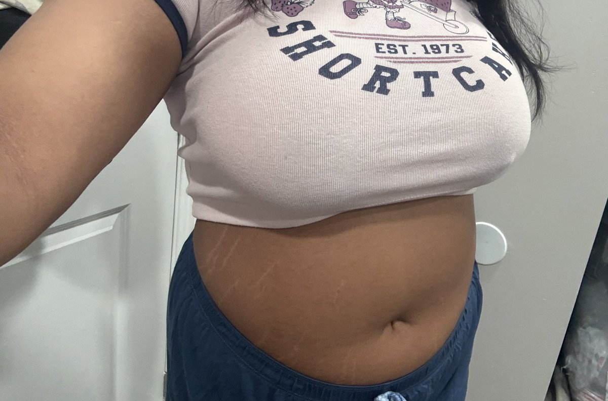 st4rdustluna's tweet photo. is this shirt see through or am i tripping https://t.co/naO4jIXHRC