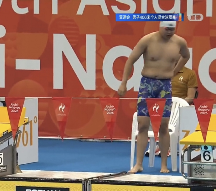 shanghaidaily's tweet photo. A Mongolian swimmer went viral at the Asian Games — not for speed, but for his belly. While others looked chiseled for the podium, 18-year-old DUURENBAYAR Turmunkh looked like your uncle. He finished the men's 400m IM in 5:06.67, missed the final. https://t.co/IkBPIK6kug