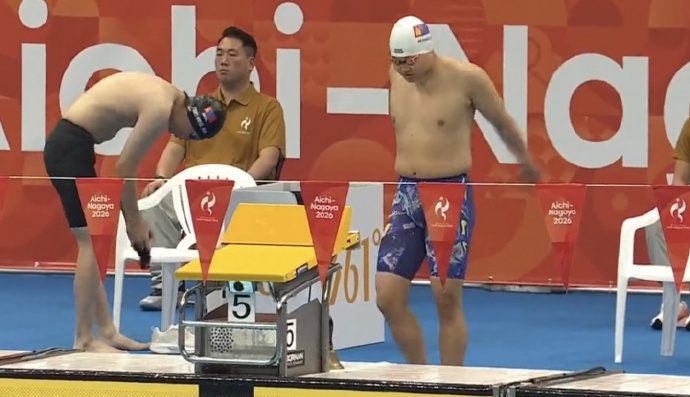 shanghaidaily's tweet photo. A Mongolian swimmer went viral at the Asian Games — not for speed, but for his belly. While others looked chiseled for the podium, 18-year-old DUURENBAYAR Turmunkh looked like your uncle. He finished the men's 400m IM in 5:06.67, missed the final. https://t.co/IkBPIK6kug