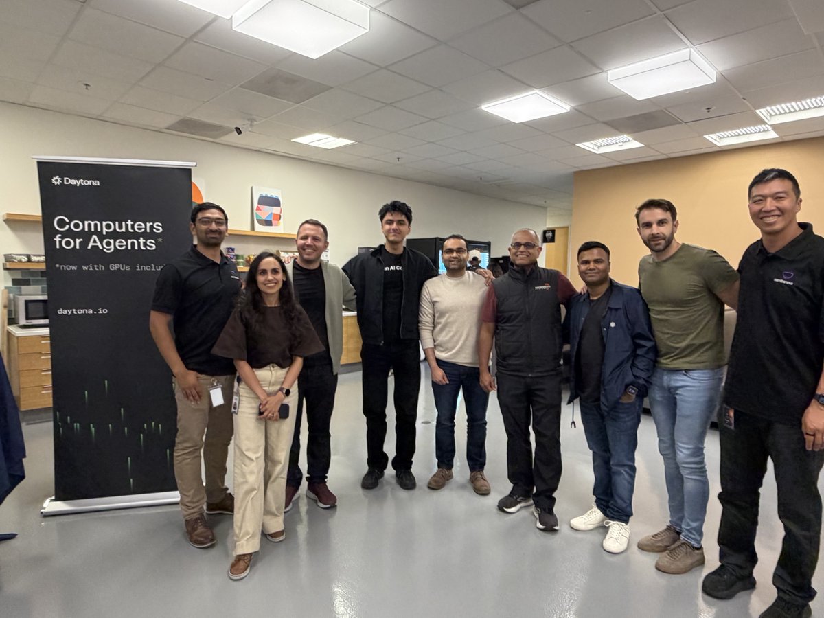 SambaNovaAI's tweet photo. Happening now! It's a packed house at our HQ in San Jose for AI Builders. What an incredible lineup of speakers. Thank you to everyone who attended. 🙌 

@daytonaio @CipcicMarijan @v_mohan_ @youdotcom @ViniGambhir3 @muhashmii https://t.co/JKBgEDoAWS