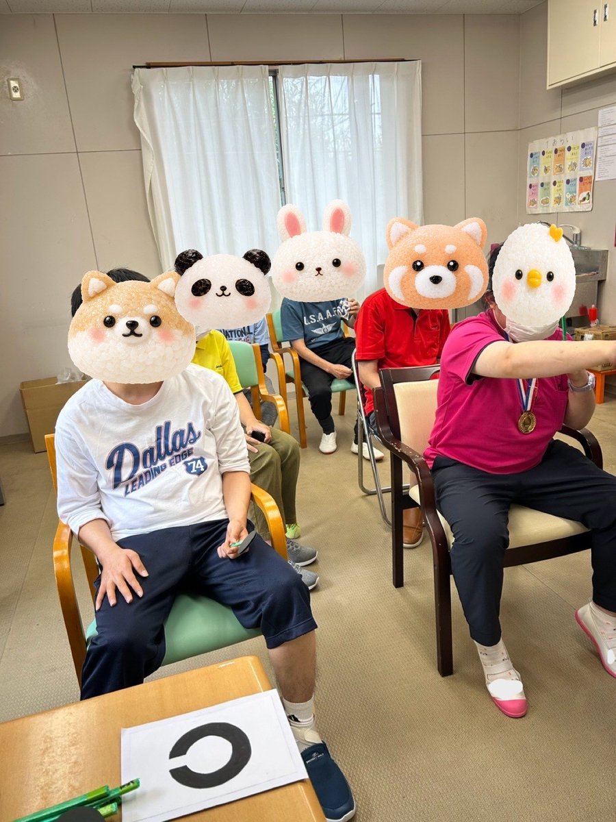 akiwa_kai's tweet photo. セサミ・みやざきです('◇')ゞ
シルバーウィーク明けで頭が停���中です( ;∀;)
しかし、スタッフのみなさん元気いっぱい
９月・10月は、スタッフの#健康診断があります。
毎年、視力検査の練習をして臨みます。
みなさん、練習ではバッチリできています👍
#宮崎市
#生活介護
#就労継続支援B型
#視力検査 https://t.co/eZfhDtYQSH