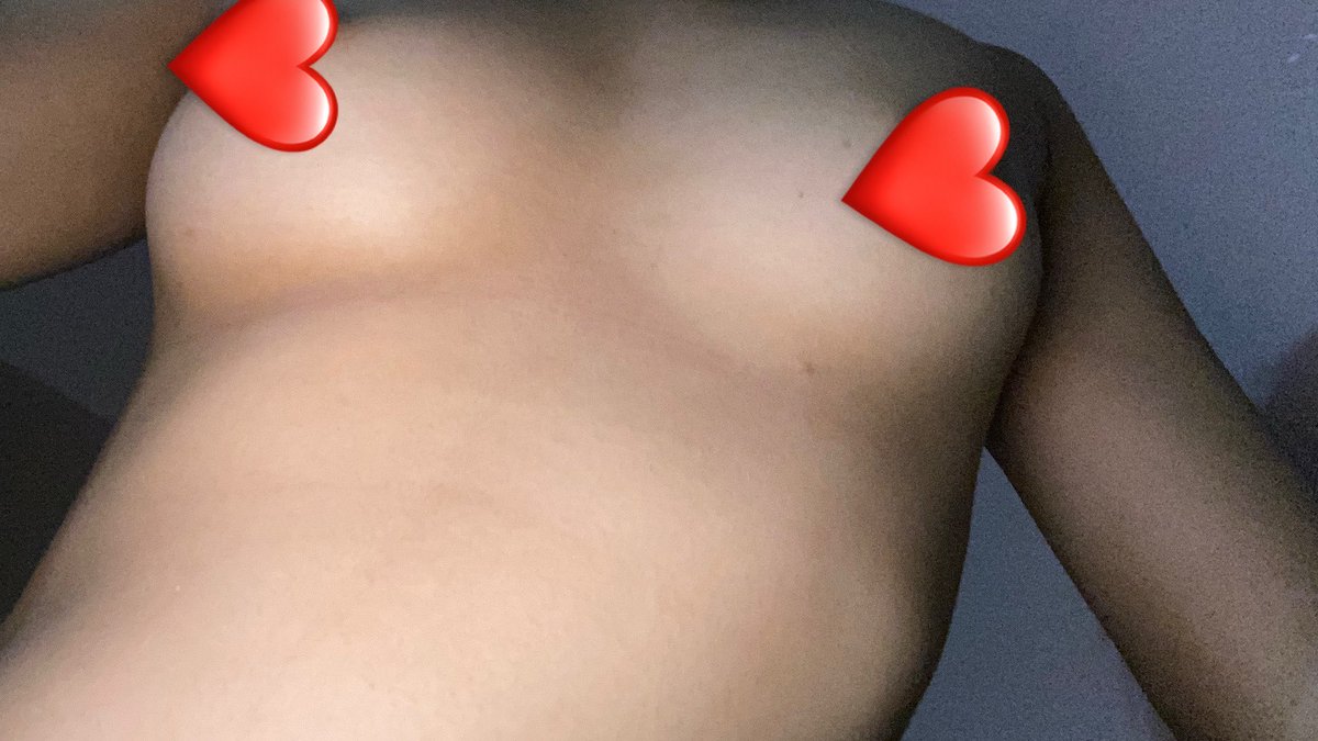 eu90fc's tweet photo. gm #boobs https://t.co/yg67n5i3Q1