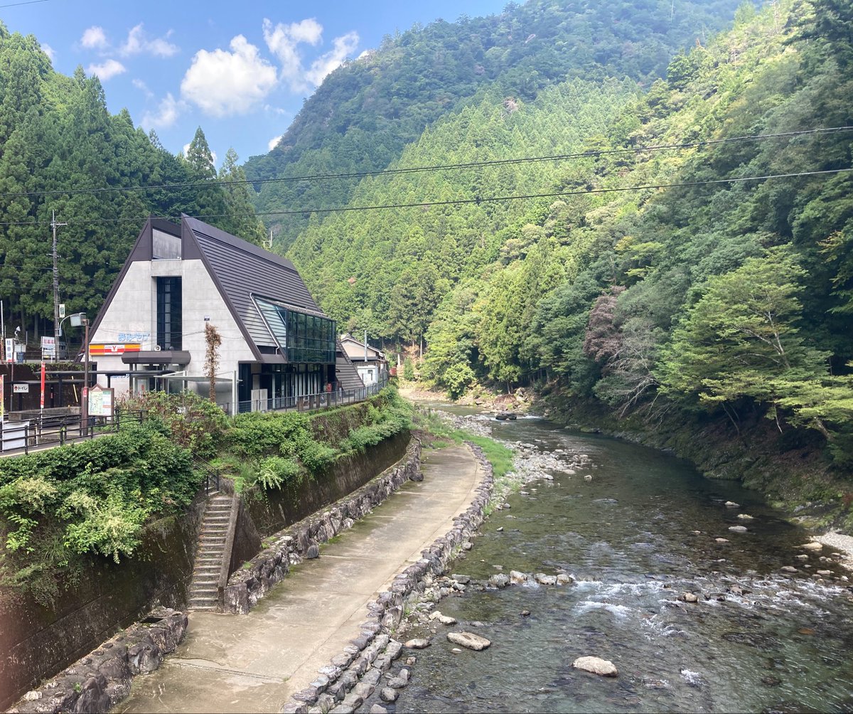 anijya0801's tweet photo. こないだもココには来たけれど、今日のお仕事はココからまだ30分先😱
今日は開いてた道の駅上北山👍
鮎釣れるんかな🙂
#23club https://t.co/XEOFA1KmYZ