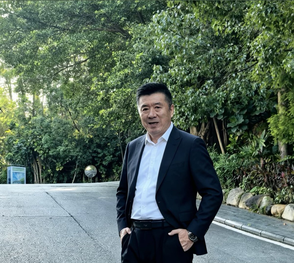 6jyjw7sbfkcmdv's tweet photo. 气质中老大叔
进群自助下单：https://t.co/ZbrdlHIB98 https://t.co/5GotFl6DeD