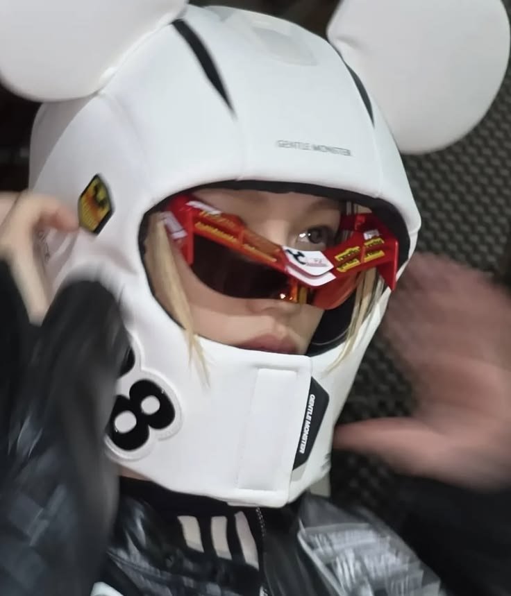 FLXCRAVE's tweet photo. #FELIX teased that more surprises are coming &amp; also mentioned Charles Leclerc and Lewis Hamilton on 🫧

🐥: “Let’s cheer on Lewis and Charles! Let’s give it a go as teammates on the same Ferrari team.” 

#FELIXxFerrari https://t.co/AhFxf470x9