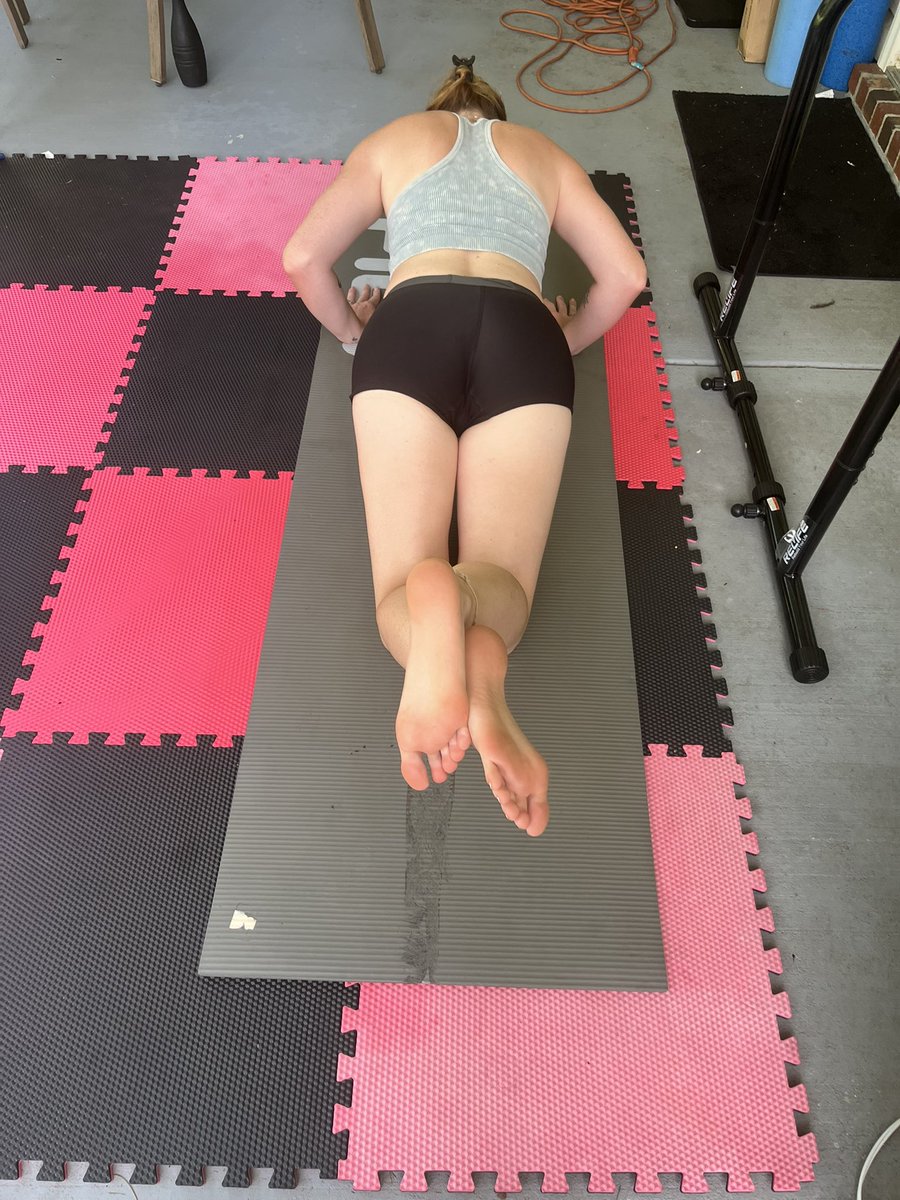 CaitieWild's tweet photo. The cutest soles she has https://t.co/A5qGTHyX08