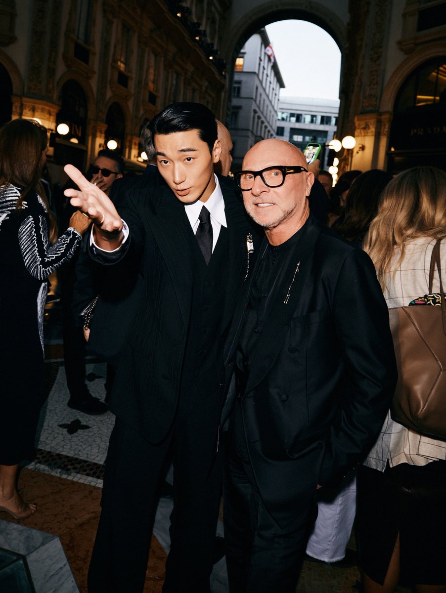 BLVCKM00D's tweet photo. [voguetaiwan] instagram

#SANxDolceGabbanaSS27 
#choisan #dgss27 #dolcegabbana https://t.co/Y2PH9LIq9R