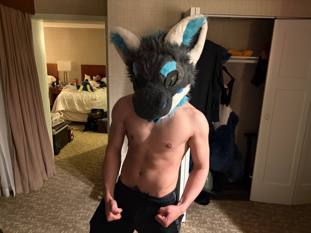 HelixDirdwolf's tweet photo. Because people like this kinda shit, i give you buffed helix chest naked with shorts flex maxing @JustAGyer @tolfdog you should do the same lol https://t.co/a5hqQhwSKk