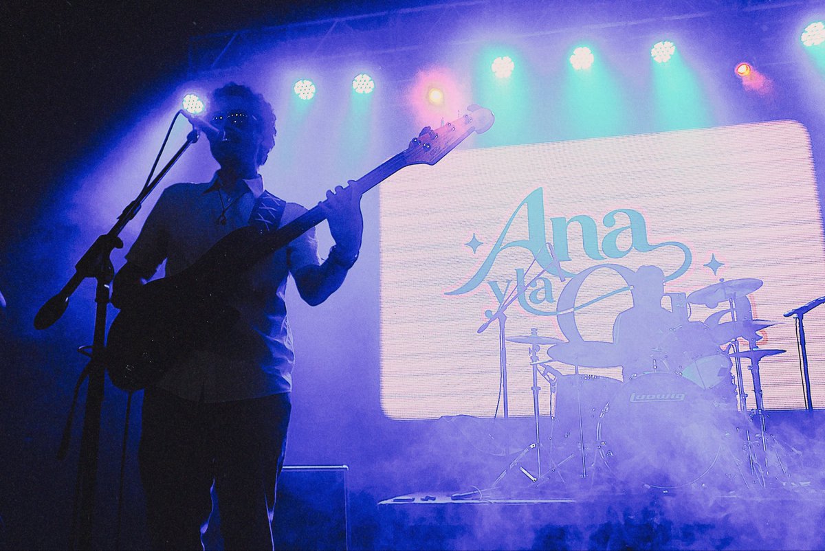 AnaylaOtra's tweet photo. Con ustedes, de Ana y la Otra: Gaby en el bajo. https://t.co/hBsyYjDhaw