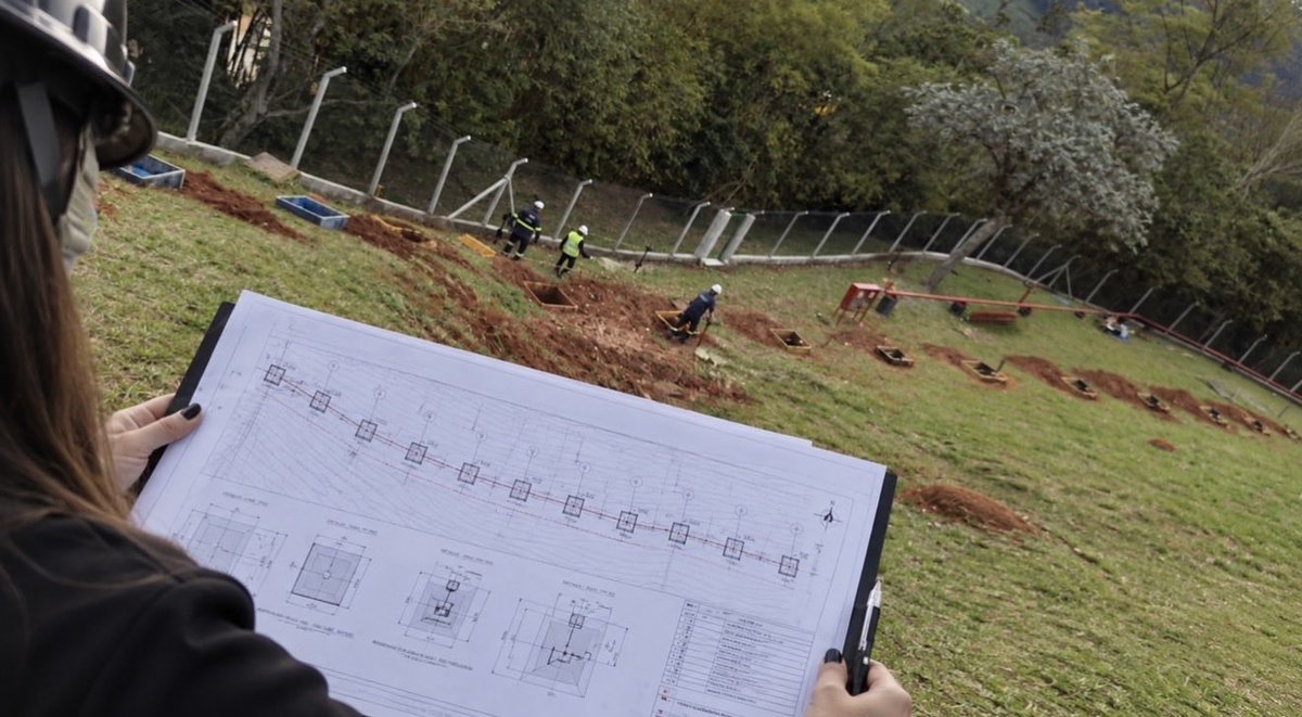 ONTHEROCKeg's tweet photo. Entre o projeto e a execução, existe uma etapa essencial: conferir.

O acompanhamento técnico garante controle, precisão e conformidade em cada etapa da obra.

Engenharia não termina no projeto. Ela continua no campo.

#OnTheRockEngenharia #Engenharia #GestãoDeObras https://t.co/btKgBOLux7