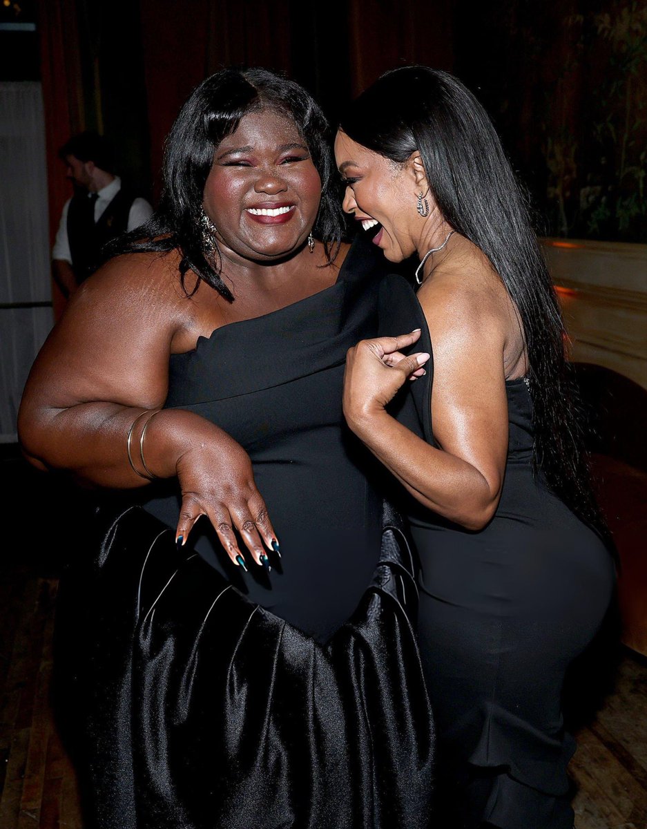 angelicxbassett's tweet photo. two divas 😍🖤 https://t.co/eGebVi8hbO