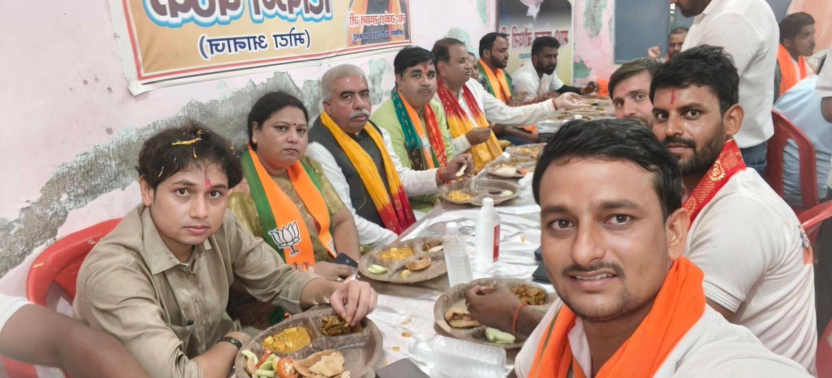 _pathak2's tweet photo. कर्मभूमि वाराणसी से जन्मभूमि वडनगर तक! 🪷

'एक भारत, श्रेष्ठ भारत' के संदेश और जनसेवा के संकल्प के साथ BJYM की ऐतिहासिक #VaranasiSeVadnagarSevaYatra गतिमान है। 🏍️
उतर प्रदेश सरकार के कैबिनेट #मंत्री #श्री #राकेश_सचान जी ने #कानपुर में सबका स्वागत किया।।
#SevaSankalpAbhiyan https://t.co/z3x8i3Aju9
