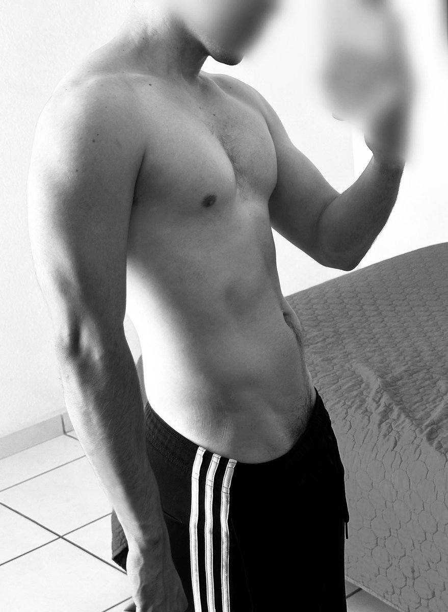 HaroldMxxx's tweet photo. La neta me pone muy cachondo que me laman los pezones https://t.co/irvOWGyinH