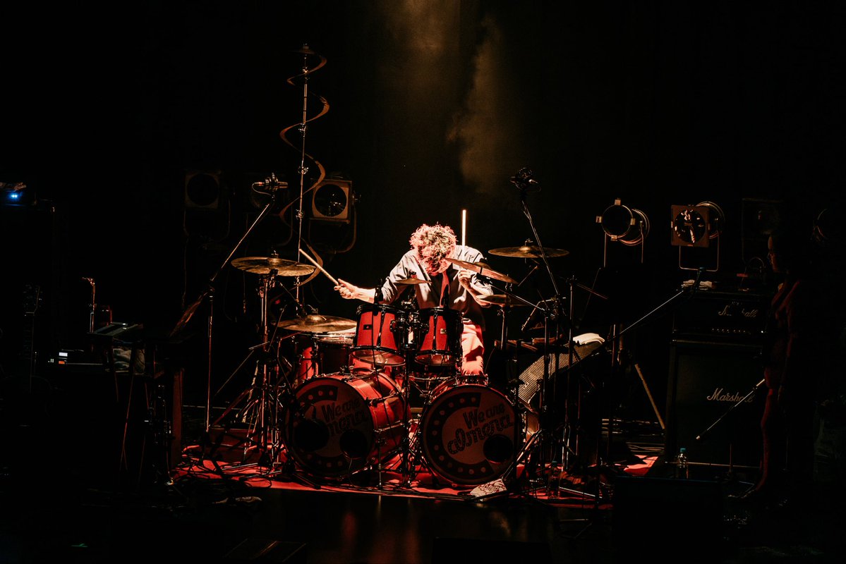 kunito_'s tweet photo. 2026.9.18
結成20周年記念ライブ
「#カルメラ成人式」大阪編
心斎橋 BIG CAT

なんとこの日は、レジェンドドラマー
菅沼孝三さんのドラムセットをお借りして演奏させていただきました。

快くこの大切なドラムセットをお貸しくださったケッチー藤原さん、本当にありがとう���ざいました。

ケッチーさんとのご縁を繋いでくださったYAMAHA田崎さんも、ありがとうございました。

菅沼孝三さんの音楽人生の一部でもある楽器を、こうして自分の大切なステージで叩かせていただけたこと、本当に光栄でした。

#Calmera #カルメラ
#Calmera20thAnniversary

#きたいくにと #KunitoKitai
#Zildjian #YAMAHADrums
#菅沼孝三 #ケッチー藤原

Photo by @kohey0014