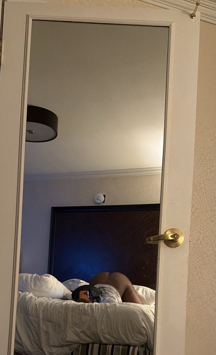 Ilove2swalloww's tweet photo. Would kill to have this ass ate rn , been so long Iโve forgot how it felt๐ #CHUDAฤฐ #eatass #chicagofreaks #illinoisfreaks #dmme https://t.co/59bSTbtiWl