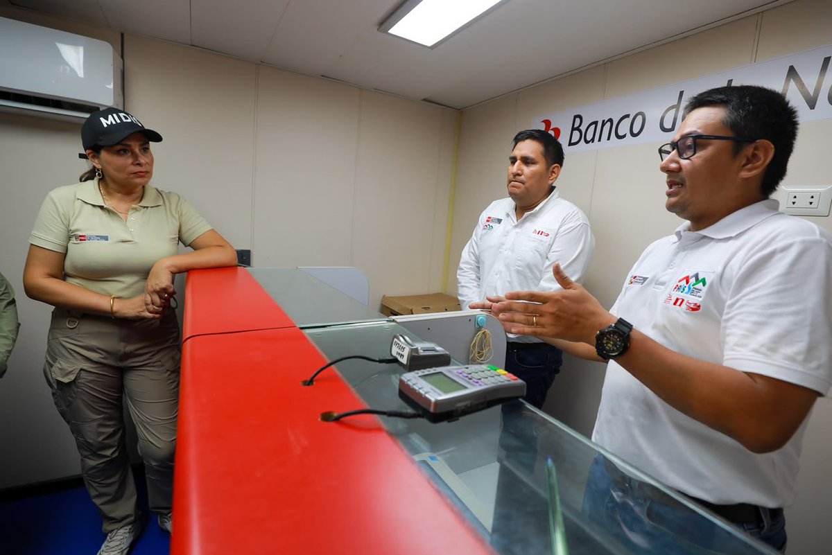 MidisPeru's tweet photo. 🚢 #MidisEnRegiones | Así fue nuestra visita a las PIAS fluviales en #Loreto. 🇵🇪📸

La ministra Maritza Canales recorrió estas plataformas que navegan por los ríos de la Amazonía acercando servicios de salud, identidad, trámites y atención de los programas sociales a poblaciones de difícil acceso.

En lo que va del 2026, las PIAS de @MidisPAIS en Loreto han llegado a más de 68 000 usuarios con más de 953 000 atenciones, llevando los servicios del Estado a distintos puntos de la región.

📸 Desliza y mira de cerca cómo funcionan las PIAS que recorren nuestra Amazonía.