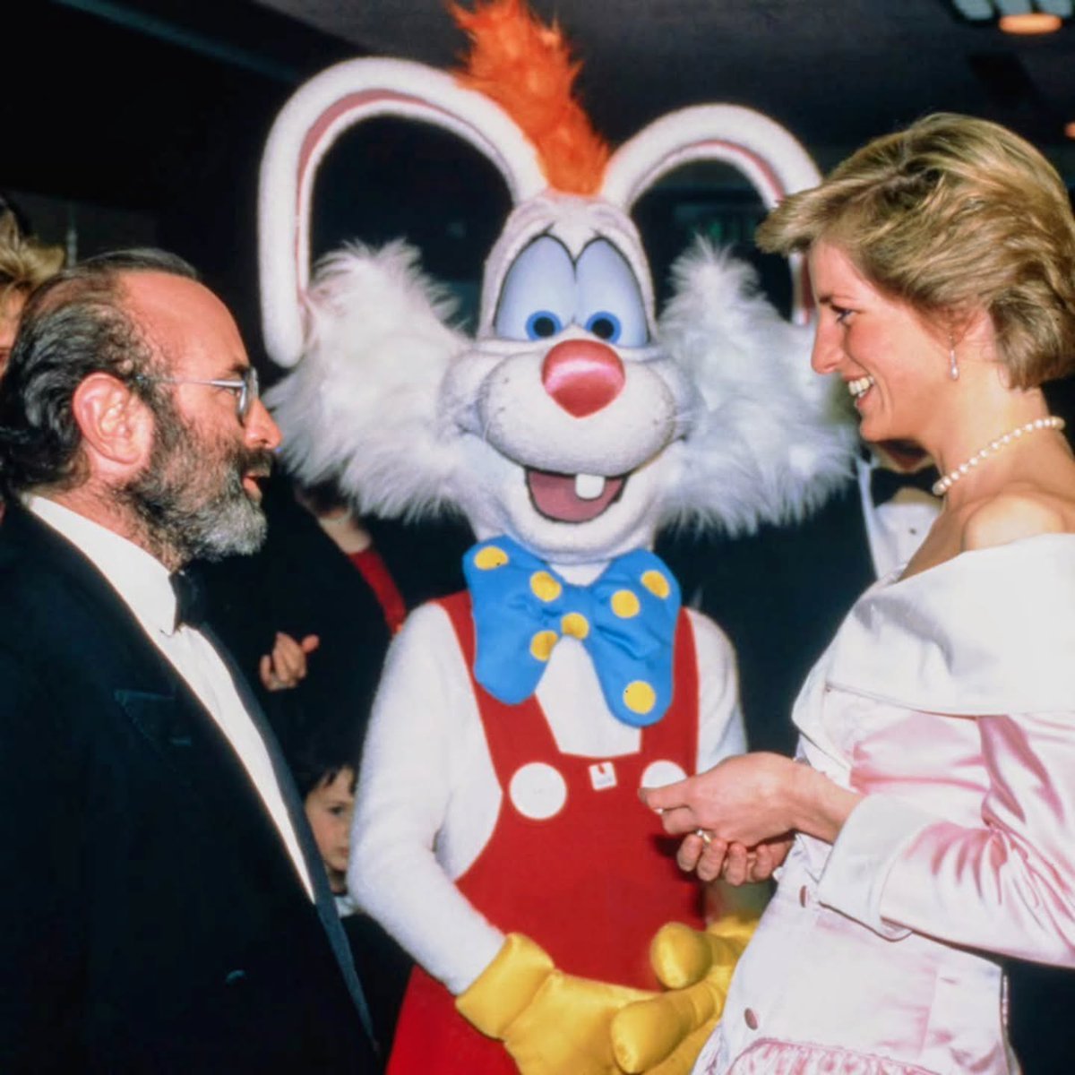 EuniceKuilan's tweet photo. #bobhoskins #rogerrabbit #princessdiana #actor #lady https://t.co/1Pgeb77LNA