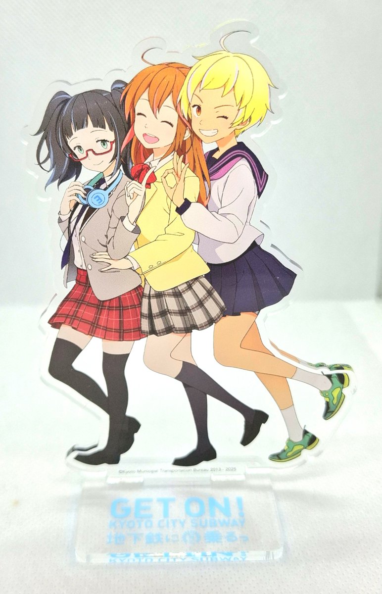 charinchanno1's tweet photo. 先日行ってきた烏丸御池での購入したコレクション。
ちゃっかり限定のB1ポスターもいただきました。 https://t.co/QMxbrFlNvE