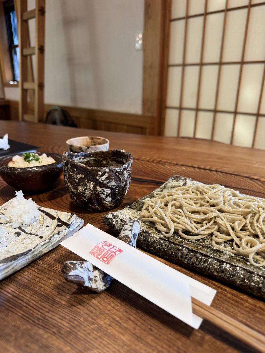 acejp_super's tweet photo. お昼ご飯は脊振の「そば遊山」で。
ここのそばは冷やしすげてないのと、水切りを完璧にしてくれてるのでほんとに美味しいんです。 https://t.co/xG6XWfcrFS
