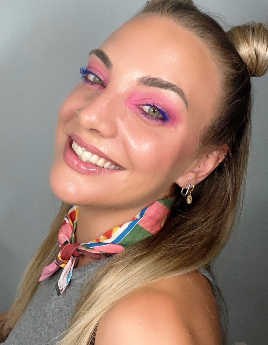 EllisVanvadbs's tweet photo. Festival time🥳
It's super easy to create a look and make it more intense 😉
Which festival are you going to this year? ☀️... https://t.co/RBs75AjSMs