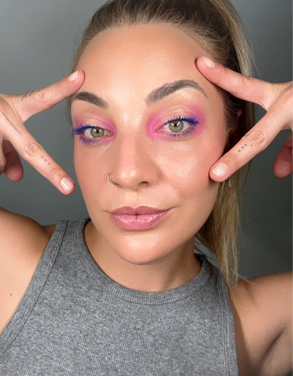 EllisVanvadbs's tweet photo. Festival time🥳
It's super easy to create a look and make it more intense 😉
Which festival are you going to this year? ☀️... https://t.co/RBs75AjSMs