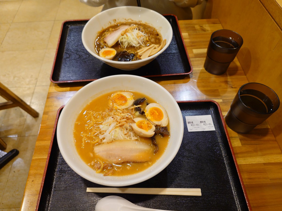Yout1004's tweet photo. 昨日セセリちゃんとちいかわ行きましてな
いや…モモンガァァァってなってよぉwww
全編通してだったのはよき思ひ出www
座席が濡れてておぱんツィーまで侵食して来てまじヤバかった
前に座ってた人が膀胱から水分放出したんか！？てレベルで
若干アンモニアスメルもしたので清掃の人は大変でしたな多分 https://t.co/KDv1omSrh4