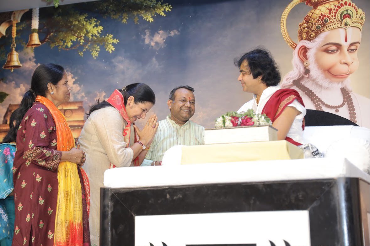 richapandey's tweet photo. मयूर विहार स्थित आदर्श शिक्षा निकेतन विद्यालय के तत्वावधान में आयोजित श्री राम कथा में पूज्य श्री चिन्मयानंद बापू जी के श्रीमुख से राम कथा श्रवण का सौभाग्य प्राप्त हुआ।

इस अवसर पर पूज्य राम मंगलदास जी महाराज (राधा कृष्ण गौधाम) का अभिनंदन किया। ASN विद्यालय के चेयरमैन श्री के. एल. लूथरा जी, श्री राजीव लूथरा जी, प्रधानाचार्य जी एवं समाजसेवी भाई श्री रवि गुप्ता जी, श्री जितेंद्र जी, पूर्व महिला ज़िला अध्यक्षा सुनीता गर्ग जी का सानिध्य प्राप्त हुआ।

प्रभु श्रीराम की कृपा सभी पर बनी रहे। 🚩🙏