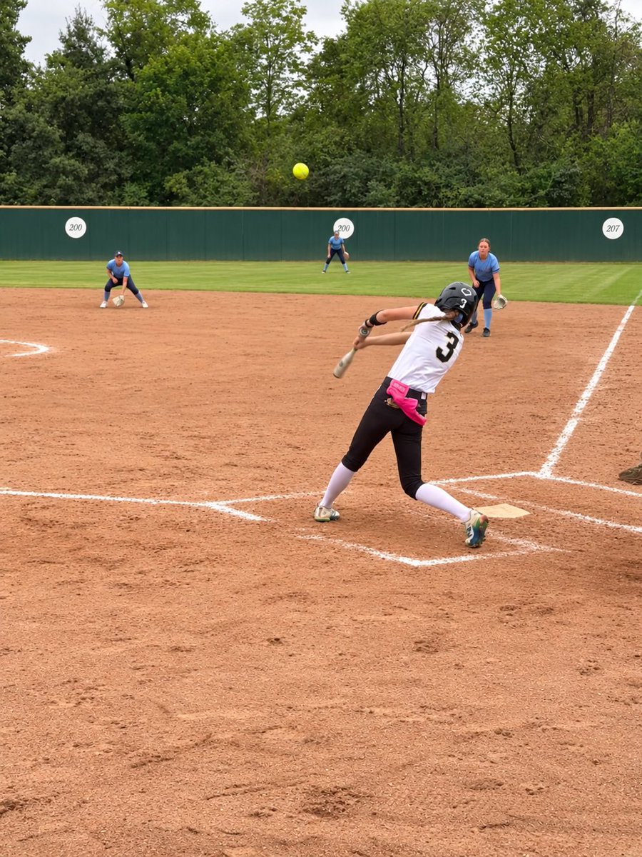BrookLawson2030's tweet photo. Today I had a highschool game and I pitched really good with
5 innings, 2 walks, 12 strikeouts, and a 62 S%. Also hit really good! Overall a good day and can’t wait for the upcoming games! #softball2030 #2030pitcher #2030recruit #softball #Softballrecruiting https://t.co/XAOEaRaT5q