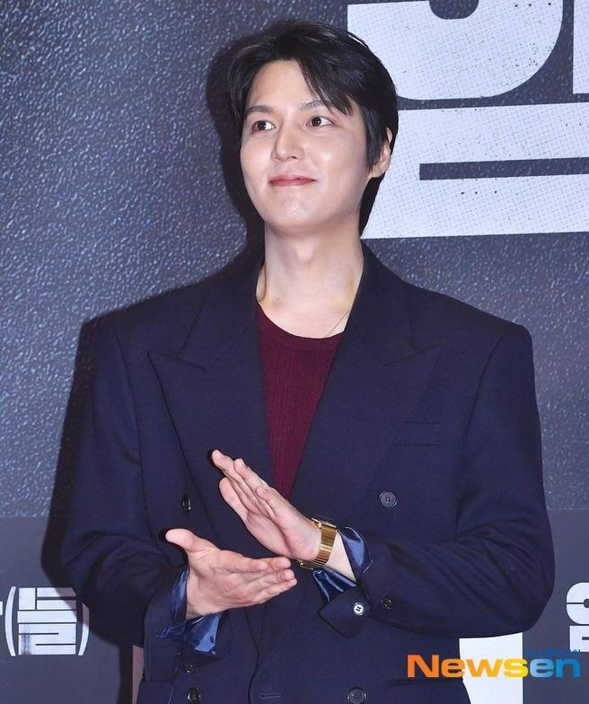 CynthiaEst39975's tweet photo. En este paso, la respuesta inicial en Corea mantiene en movimiento a #TheAssassins. México sigue el proyecto de @ActorLeeMinHo. 🇲🇽 @hivemediacorp, ojalá llegue. @Cinepolis, ojalá a sus salas. @MasQueCineLatam #TheAssassinsEnMexico #암살자들
 #TheAssassins #LeeMinHo https://t.co/Q8dSZJg7m8