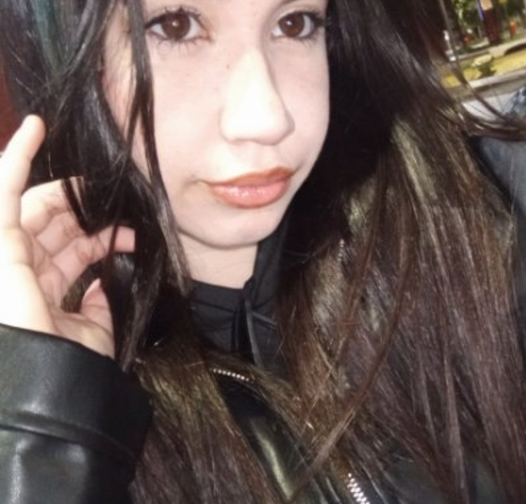 azzyluvq's tweet photo. @catnugett meio que a racist tá sendo vc miga, vc acha certo combater ódio com mais ódio ainda? seu conteúdo eh literalmente a ane e vc quer que a garota não se defenda, e vc fala dela como se vc fosse linda https://t.co/fgNhVQEvYU