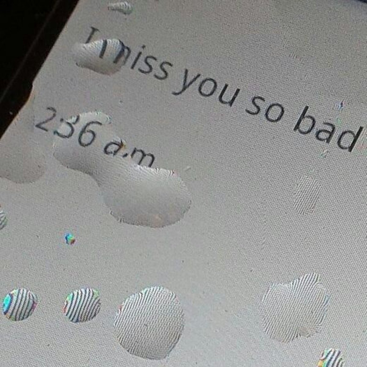 linussporang's tweet photo. #minsung short au – undelivered messages.
han e minho vivem dias bons demais para parecerem tão breves. minho deixa uma chama acesa em han e desaparece sem explicação. agora, entre a saudade e a incerteza, han decide esperar, mesmo sem saber se minho pretende voltar. https://t.co/ybD8SHx2m4