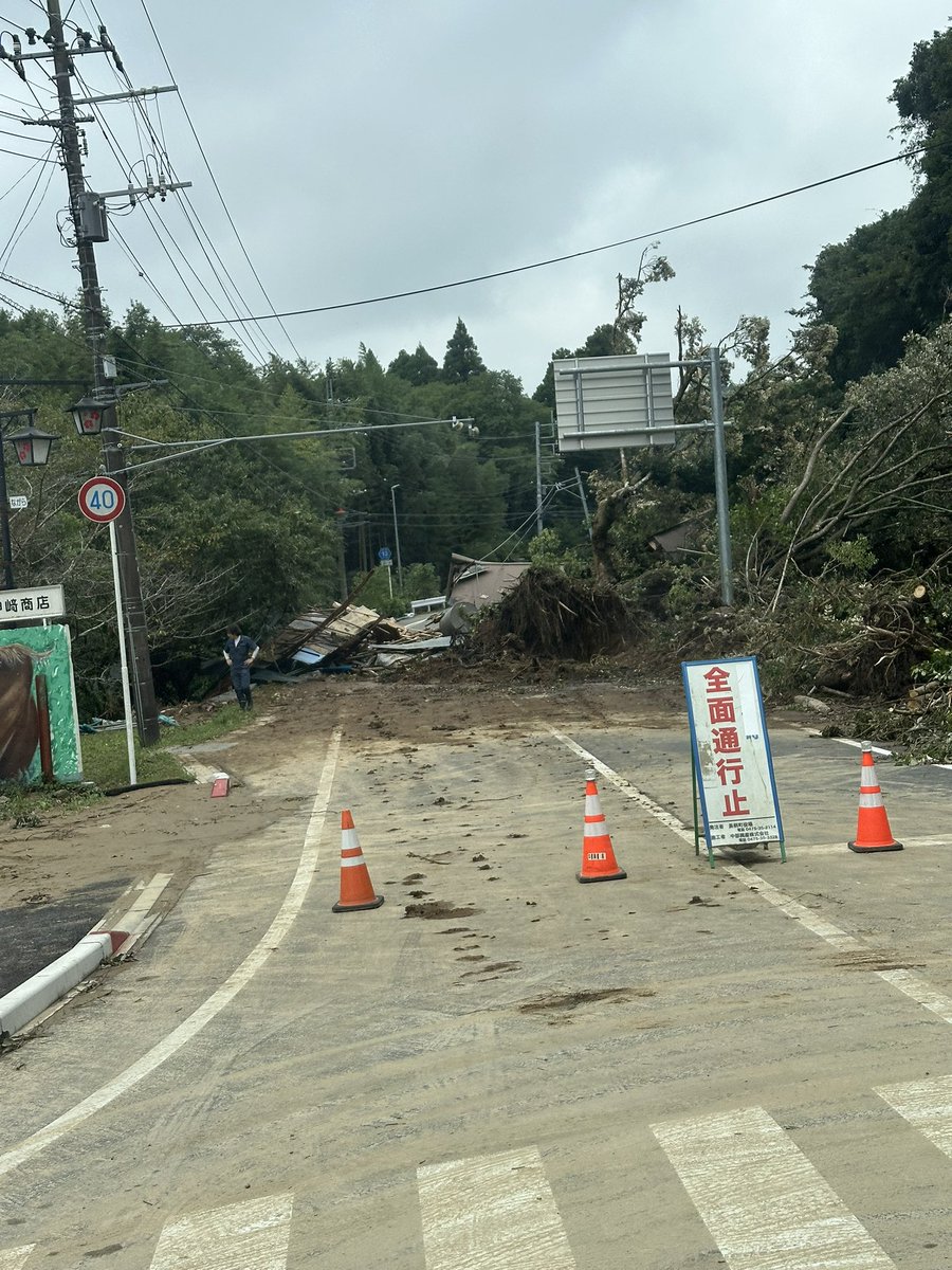 8sabisabi8's tweet photo. そら通れんわ
だるまの親父めっちゃ疲れ果てた顔してた https://t.co/Y60oB2VxZe