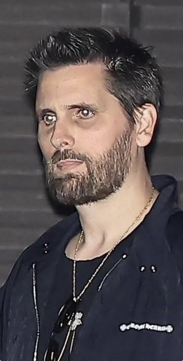 TheClipsclip's tweet photo. wtf happened to Scott Disick is this the Kardashian curse still going? https://t.co/7zCAzmNWGV