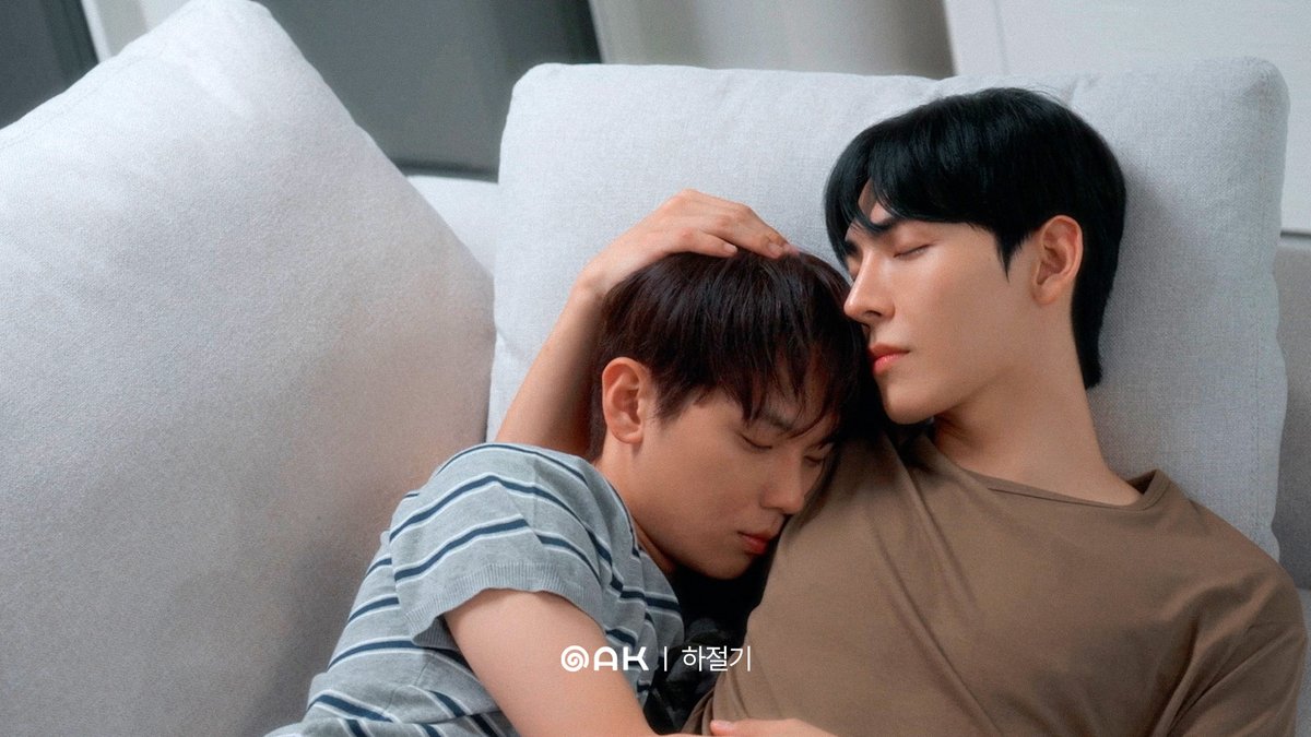 studio_oak_kr's tweet photo. [하절기🌿] 9화 스틸컷

“난 그냥 조금이라도 어떻게든 너를 보고 싶어서 그랬어.”

서로를 누구보다 좋아하지만,
어느새 조금씩 달라져 버린 두 사람의 계절.

도현과 은호는 다시 서로의 마음을 마주할 수 있을까?😌

<��절기> 9/25 (금)  자정 웨이브(Wavve) 방송!
🔗 https://t.co/IVQ433pyQg

#하절기 #Summertime #BL
#성인호 #김도민
#오크컴퍼니 #OAKCOMPANY