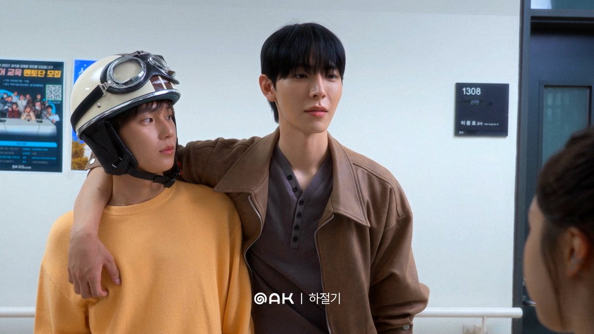 studio_oak_kr's tweet photo. [하절기🌿] 9화 스틸컷

“난 그냥 조금이라도 어떻게든 너를 보고 싶어서 그랬어.”

서로를 누구보다 좋아하지만,
어느새 조금씩 달라져 버린 두 사람의 계절.

도현과 은호는 다시 서로의 마음을 마주할 수 있을까?😌

<��절기> 9/25 (금)  자정 웨이브(Wavve) 방송!
🔗 https://t.co/IVQ433pyQg

#하절기 #Summertime #BL
#성인호 #김도민
#오크컴퍼니 #OAKCOMPANY