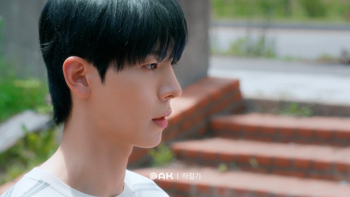 studio_oak_kr's tweet photo. [하절기🌿] 10화 스틸컷

“어딜 가든 도착지는 네 옆일 테니까.”

돌고 돌아 다시 서로의 곁에 선 도현과 은호.

열아홉의 여름부터 스무 살의 새로운 계절까지,
함께였기에 더욱 찬란했던 두 사람의 마지막 이야기.
영원히 계속될 우리 여름의 한복판에서. 🌿

<하절기> 9/25 (금) 자정 웨이브(Wavve) 방송!
🔗 https://t.co/IVQ433pyQg

#하절기 #Summertime #BL
#성인호 #김도민
#오크컴퍼니 #OAKCOMPANY