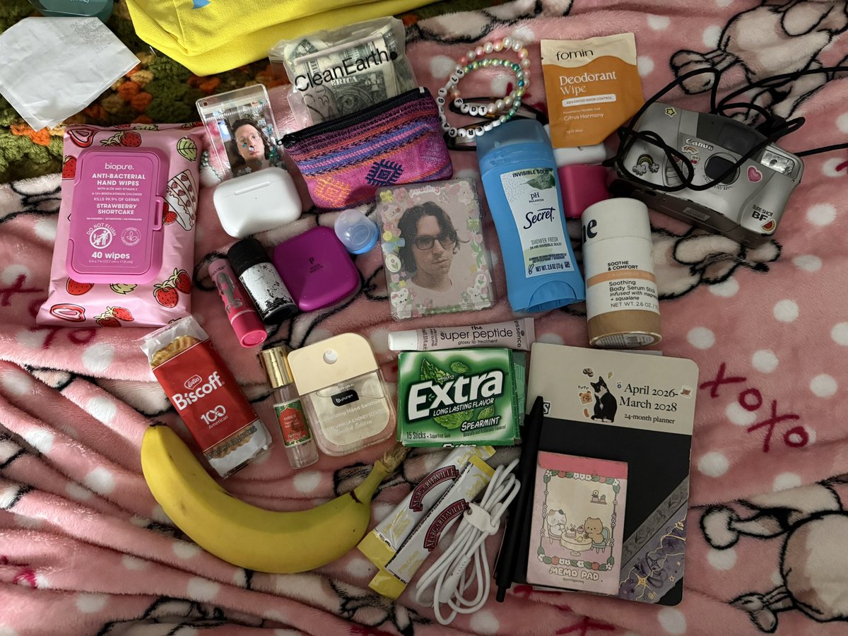 foreverandamour's tweet photo. late to the trend but here’s my purse tour/clean out after last weeks nyc trip https://t.co/QDXcjUa4A8