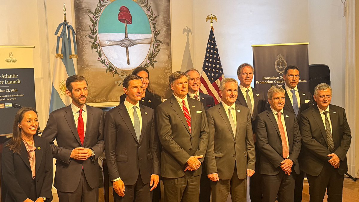 alejandrito's tweet photo. The “U:S-Argentina Build the Future Framework” for financing commitments for $ 7 bn signed today with EXIM Bank is a historic deal that shows that Argentina is a trusted ally of the U.S. in critical sectors, in particular in energy, mining, infrastructure, and digital connectivity, among others. It is the first deal of its type with a Latin American country: it is an expression of the mutual intention of both Argentina and the United States to deepen economic cooperation and support projects that contribute to our country’s infrastructure development, productive capacity, and economic growth, while fostering expanded commercial opportunities in a win-win manner for both Argentina and the United States. 
 
This deal is a real demonstration of the historic momentum of the bilateral relationship, led by the vision of Presidents @JMilei and @realDonaldTrump . This cooperation will help advance a near-term pipeline of opportunities capable of delivering visible and tangible economic benefits, expanding U.S.-Argentina commercial ties, and supporting Argentina's continued economic transformation.

@DeputySecState @pldocmd @WHAAsstSecty @pabloquirno @LuisCaputoAR @JJovanovicUSA @HoracioMarin_ok @DFCgov @GerryDBartolome