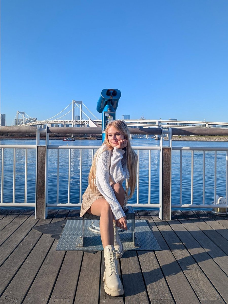 StaceeTebo7k's tweet photo. Sitting by the water and realizing I don’t even remember the last time I swam in the sea 🌊 https://t.co/UyV0gq4BR4