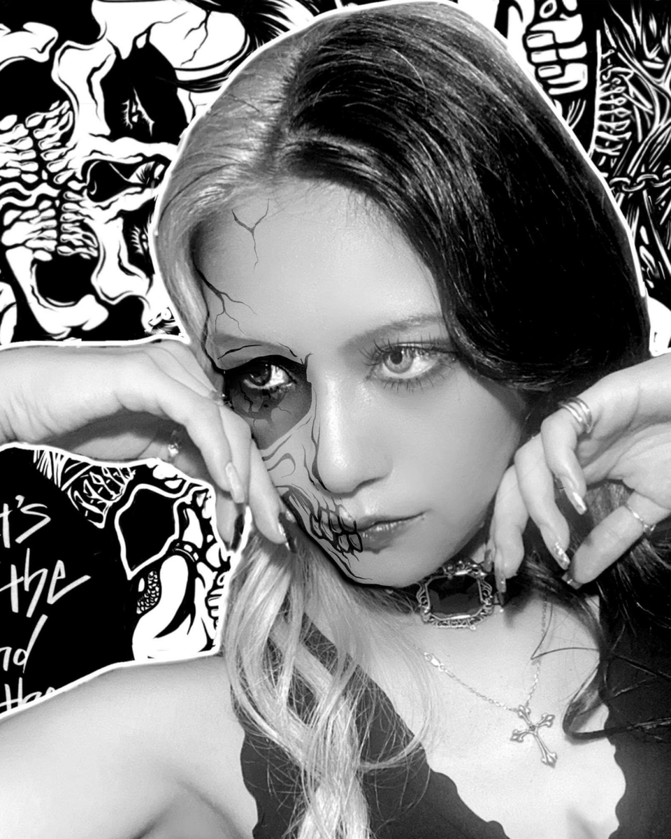 dipsy_app's tweet photo. 「ガチ壁画を制作しているギャルです」。福岡・朝倉出身のペインターdollyは、5年で壁画とライブペイント120件以上。幅5.4mの大絵馬から店舗の壁画まで、壁を「お店の顔」に変えてきた。ギャルが「ガチ」で壁画を描く理由とは——。 https://t.co/gxYsUscwFP