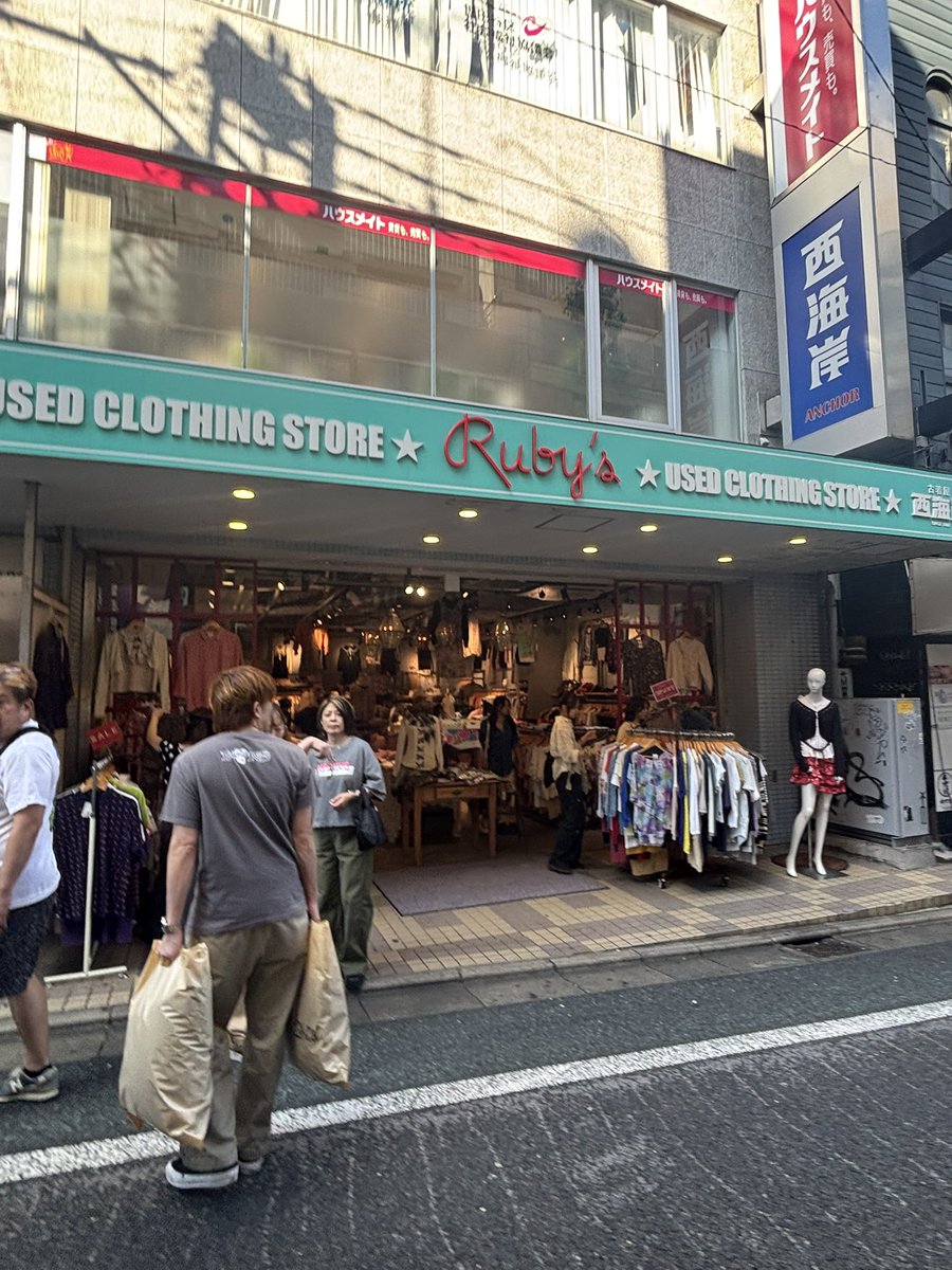 037549_'s tweet photo. 下北沢楽しすぎワロタ‼️田舎育ちのため大興奮 https://t.co/TfbZ3vG69u