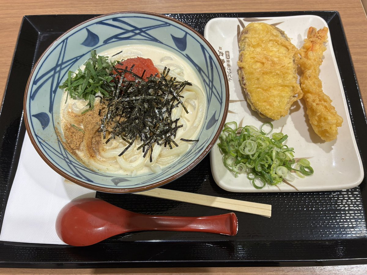 pepako0904's tweet photo. ふーーん🙄
うまいじゃん…✌️🙄✌️
大葉がいい感じ🙄(結構)好き🙄
#丸亀製麺　　
#冷やし明太クリームうどん https://t.co/K1jg6o4huk