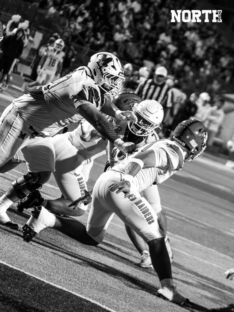 northvue's tweet photo. Familiar Faces 

A heavyweight showdown between the undefeated Mililani Trojans and Kahuku Red Raiders would be led by former Kahuku RB, Toa Sam, as the Trojans defeat the Red Raiders and remain perfect. Read more on our website: https://t.co/KjoITjQn4c 

📸: @kennnchapo https://t.co/vcNryaf0eS