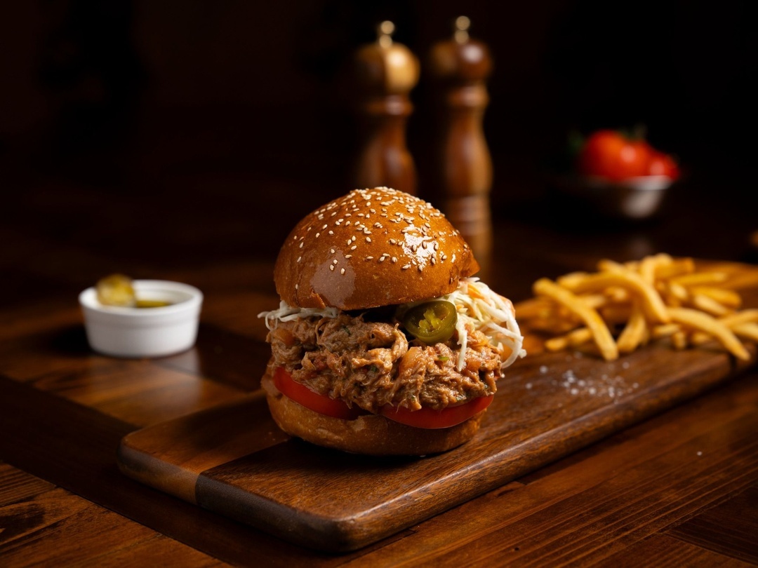 rodeogrillTH's tweet photo. Dig into our pulled pork sandwich, loaded with tender pork, fresh slaw and big Tex-Mex flavour. https://t.co/BsE89KujG0 https://t.co/Hvg20KOejc